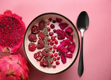 Yaourt bowl à la framboise et fruit du dragon