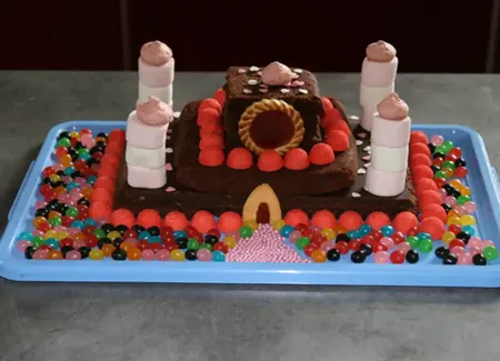 Gateau d'anniversaire en forme de château