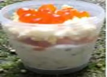 Verrine au saumon, tzatziki, oeuf mimosa et oeuf de saumon