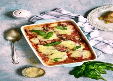 Gratin d'aubergine au tomates cerises et basilic