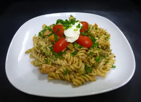 Fusilli aux poulet, poivron, broccoli et sauce satay