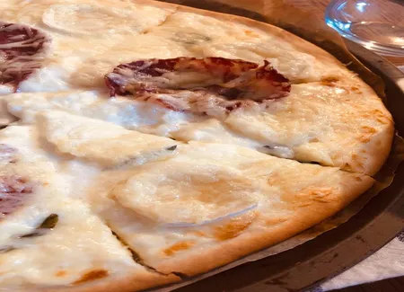 Pizza chèvre miel et coppa