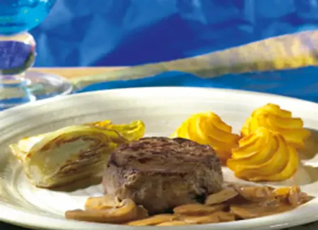 Tournedos de biche, sauce chasseur
