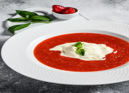 Soupe de fraises & burrata