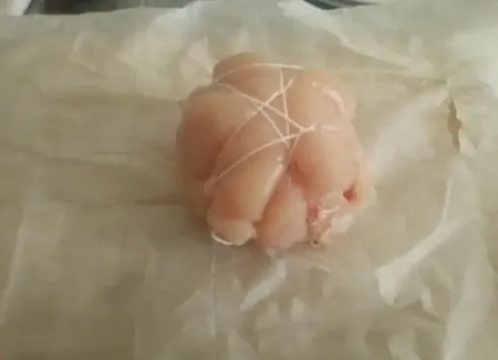 Oeufs au nid (oeufs dans un 'nid' de viande)