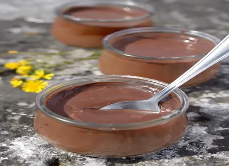 Petits pots de crème au chocolat et au lait végétal de noisettes