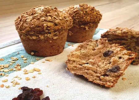 Muffins avoine, pomme, raisins secs, cannelle