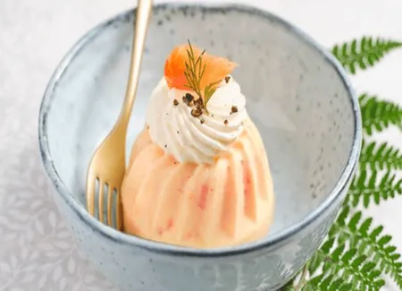 Mini kouglofs aux saumons, chantilly au raifort