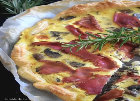 Tarte aux champignons de paris et bresaola