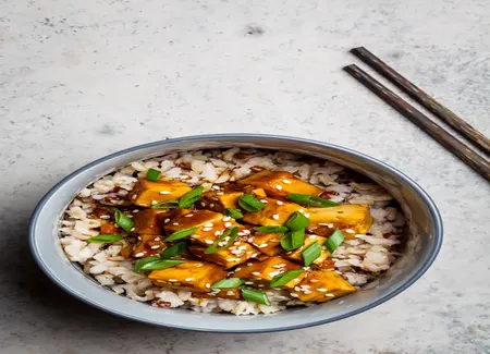 Tofu sucré-salé et riz brun