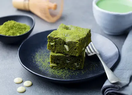 Blondie au thé matcha et chocolat blanc