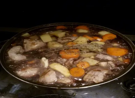 Poulet au vin rouge