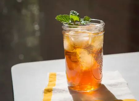 Thé glacé à la menthe