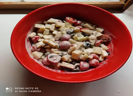 Salade tomates concombre melon et sauce yaourt