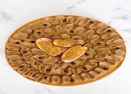 Tarte chocolat et fruit de la passion de mai.patisserie