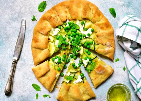 Tarte rustique courgette, feta et petits-pois