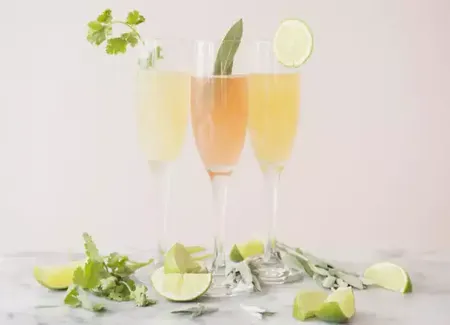 Cocktail au champagne et citron vert