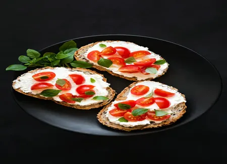 Bruschetta tomate, pignons et skyr