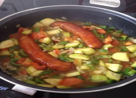 Rougail de tomates aux saucisses