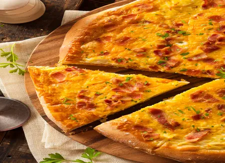 Pizza au cheddar et bacon