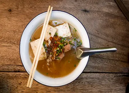 Soupe de régime au miso et au poulet