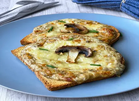 Les tartines-croques aux champignons de paris de frédéric