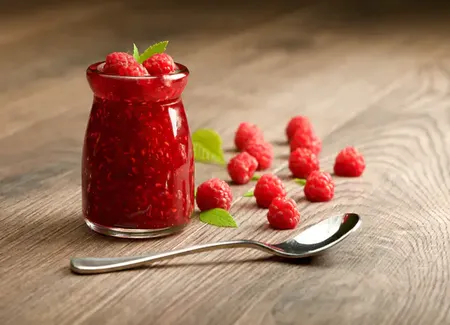 Compote à la framboise et aux abricots secs