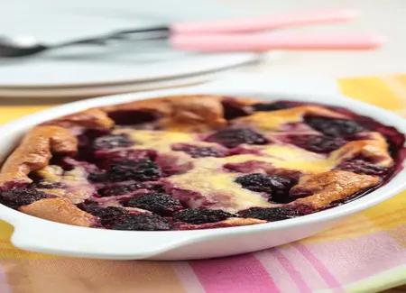 Clafoutis aux mûres de saison