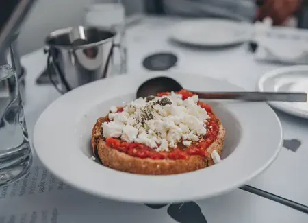 Dakos crétois (ntakos)