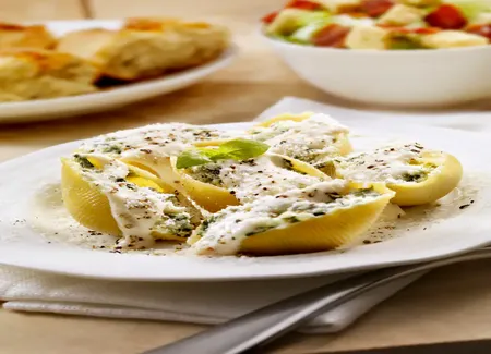 Conchiglionis farcis aux épinards et au mizithra