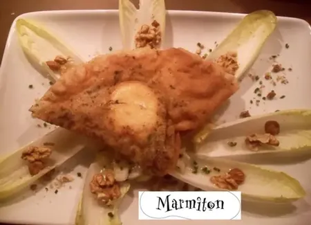 Croustillant de chèvre sur lit d'endives aux noix et noisettes