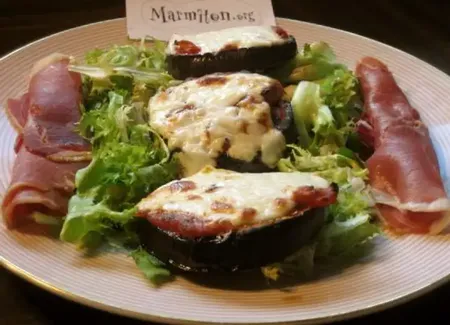 Médaillons d'aubergine au jambon cru