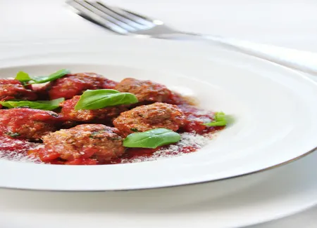 Boulettes de viande légères à la tomate.