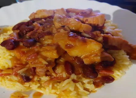 Mijoté de haricots au porc et à la tomate
