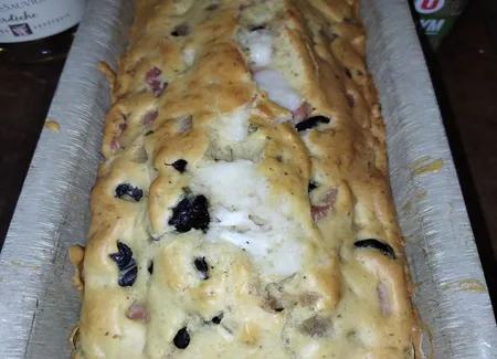 Cake champignons-olives-lardons-chèvre