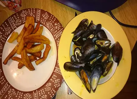 Moules marinière à la crème et au curry