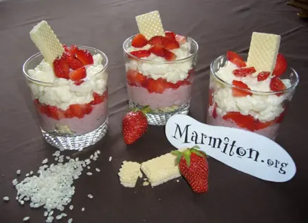 Riz au lait à la fraise en verrines