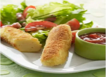Salade de quenelles panées