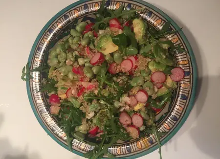 Salade de quinoa aux fèves et radis