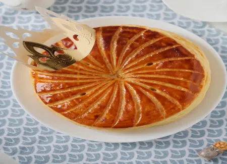 Galette des rois légère, frangipane aux poires caramélisées