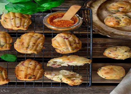 Madeleines aux lardons et camembert