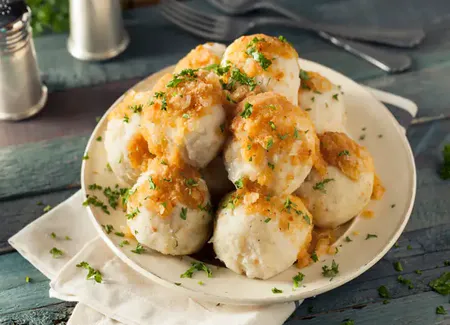 Boulettes de pommes de terre farcies (norvège)