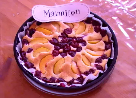 Amandine aux pêches et framboises