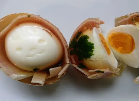 Aspic d'oeufs au jambon et à l'estragon