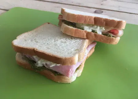 Croque-monsieur au pesto de crousti