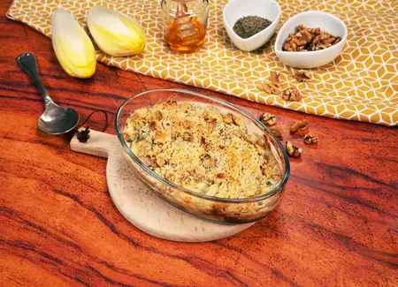 Crumble d’endives au roquefort et noix