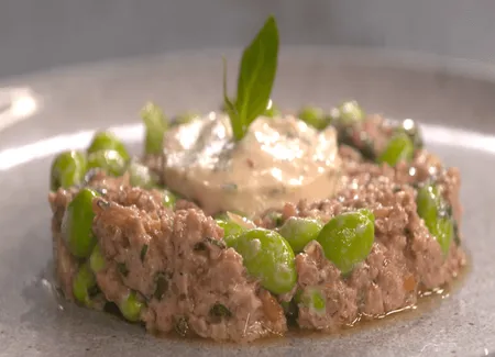 Salade d'edamame, chair à saucisse de toulouse et basilic thaï par laurent mariotte et michel sarran