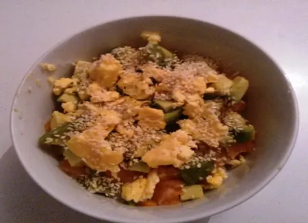 Chirashi saumon avocat