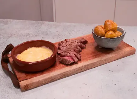 "Fondue" de boeuf et pommes de terre à la raclette