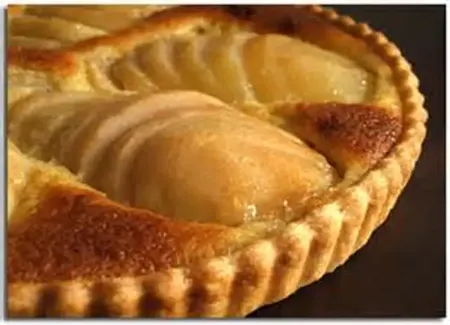 Tarte aux poires et crème amandine